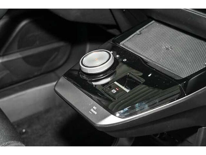 MG MG4 Luxury StandHZG Navi GJR Digitales Cockpit 360 Kamera LED ACC Apple CarPlay