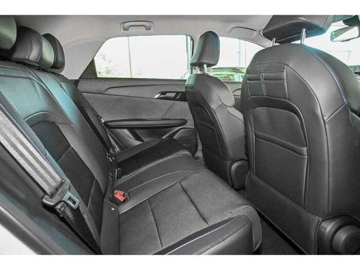 MG MG4 Luxury StandHZG Navi GJR Digitales Cockpit 360 Kamera LED ACC Apple CarPlay