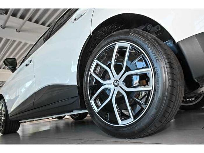 MG MG4 Luxury StandHZG Navi GJR Digitales Cockpit 360 Kamera LED ACC Apple CarPlay