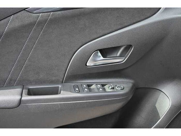 Opel Corsa 1.2(130PS)ULTIMATE AT+ALCANTARA+GJR+NAVI+PDC+I-LUX+SHZ+