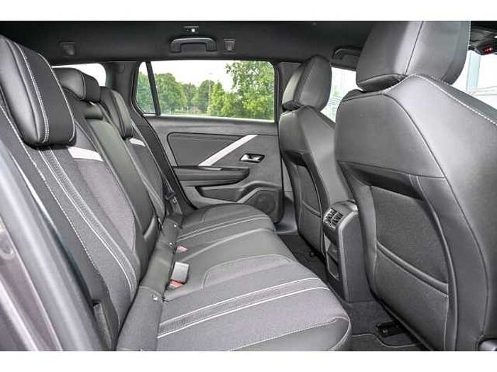 Opel Astra GS AT+NAVI+GJR+SHZ+LRH+R-KAM+2xPDC+KEYLESS+NSW+