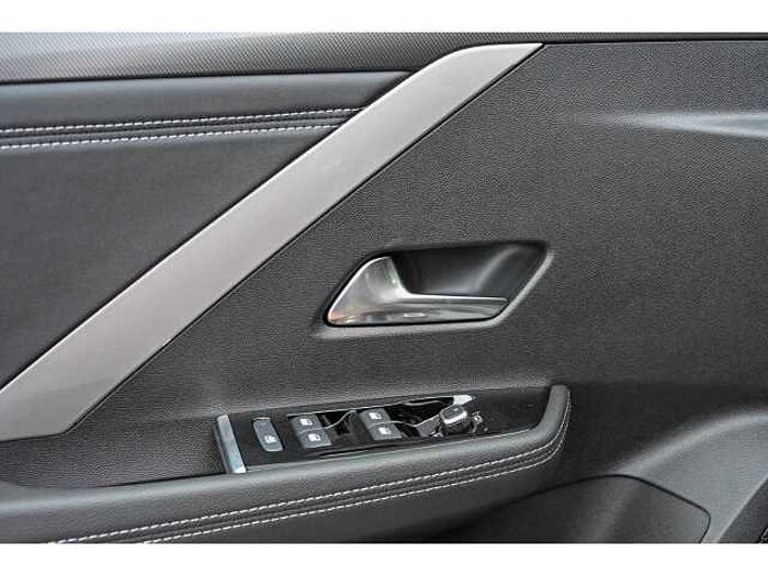 Opel Astra GS AT+NAVI+GJR+SHZ+LRH+R-KAM+2xPDC+KEYLESS+NSW+