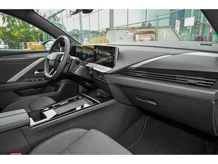 Opel Astra GS AT+NAVI+GJR+SHZ+LRH+R-KAM+2xPDC+KEYLESS+NSW+