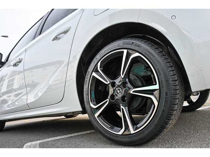 Opel Corsa 1.2 ELEGANCE+NAVI+SHZ+GJR+2xPDC+R-KAM+TWA+STYLE+17''ALU+
