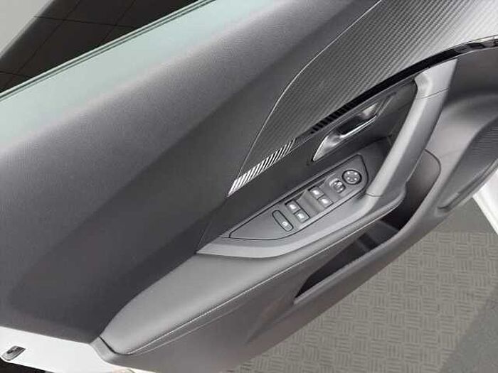 Peugeot 2008 ALLURE AT+NAVI+GJR+SHZ+2xPDC+ALU+