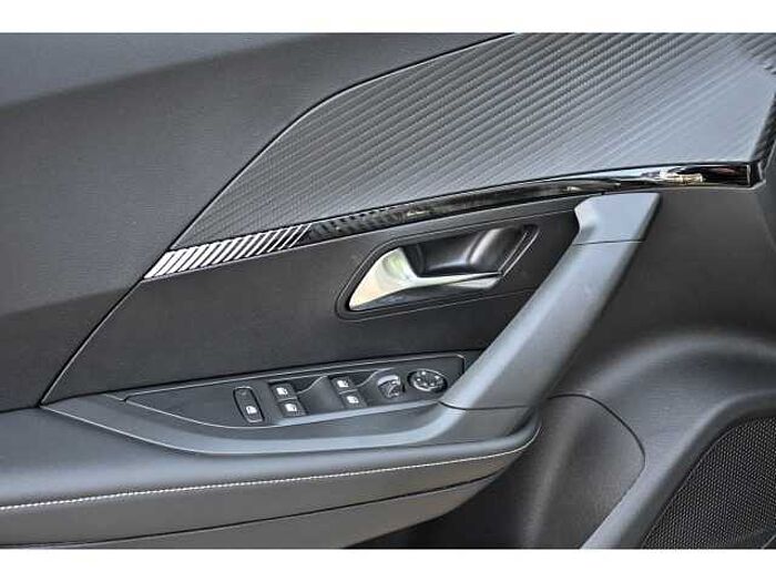 Peugeot 2008 ALLURE AT+NAVI+GJR+SHZ+2xPDC+ALU+