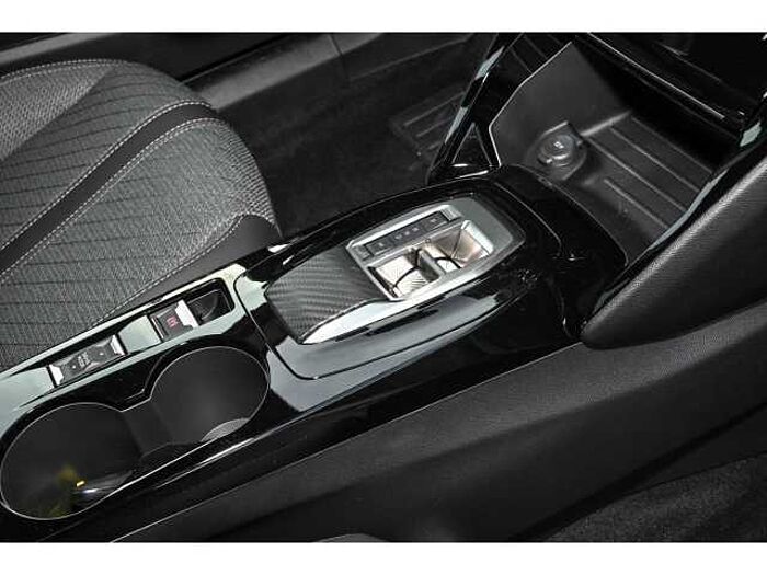 Peugeot 2008 ALLURE AT+NAVI+GJR+SHZ+2xPDC+ALU+