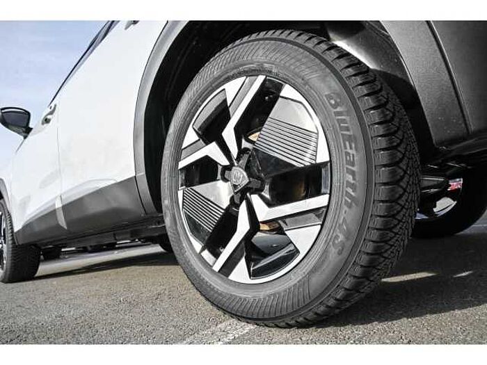 Peugeot 2008 ALLURE AT+NAVI+GJR+SHZ+2xPDC+ALU+