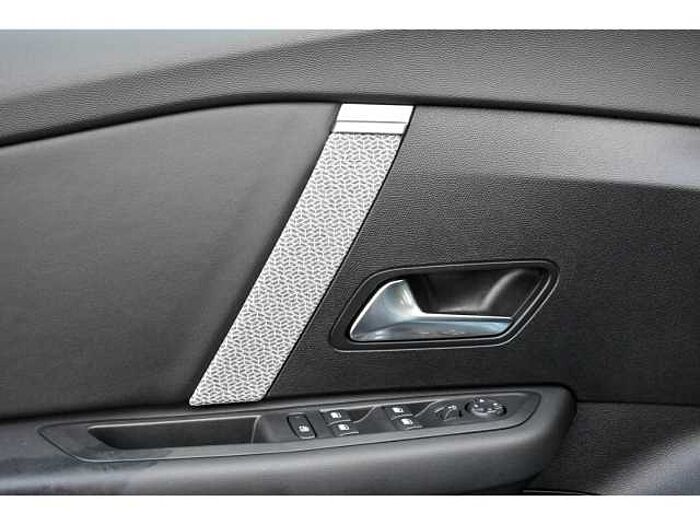 Citroen C4 PT130 SHINE S&S+NAVI+BEH.WSS+SHZ+LRH+18''ALU+