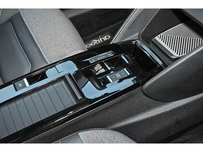 Citroen C4 PT130 SHINE AT+GJR+BEH.WSS+SHZ+LRH+18''ALU+