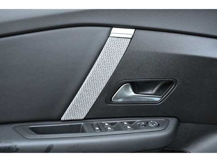 Citroen C4 PT130 SHINE AT+GJR+BEH.WSS+SHZ+LRH+18''ALU+