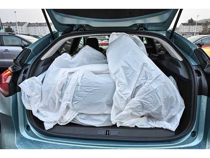 Citroen C4 PT130 SHINE AT+GJR+BEH.WSS+SHZ+LRH+18''ALU+