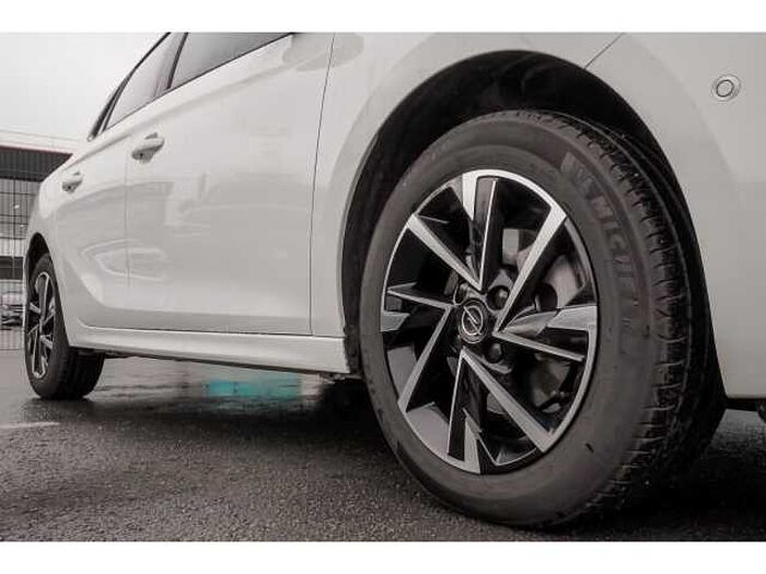 Opel Corsa 1.2 GS AT+SHZ+LRH+LED+ACC+APPLE+