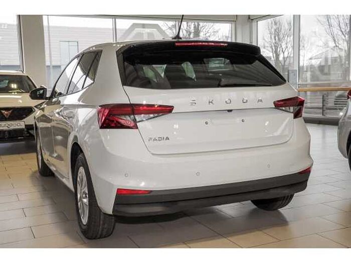 SKODA Fabia SELECTION+AT+SHZ+LRH+R-KAM+PDC+APPLE+