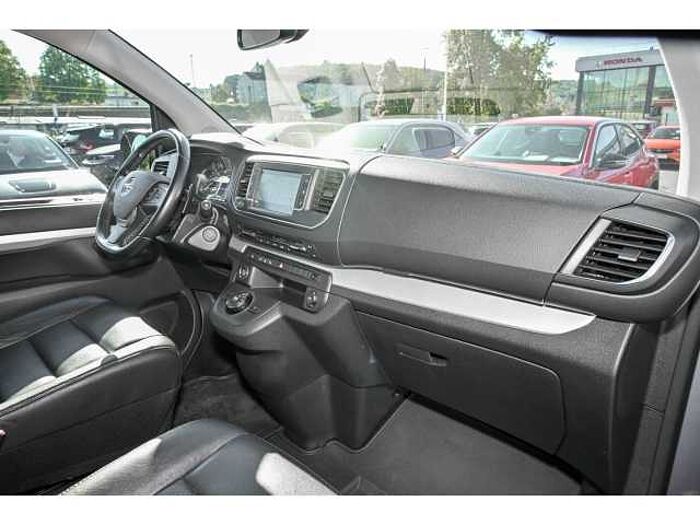 Opel Zafira Life INNOVATION AT+ERH. ZUL+AHK+GJR+P&G-PR+SH-PAKET2+