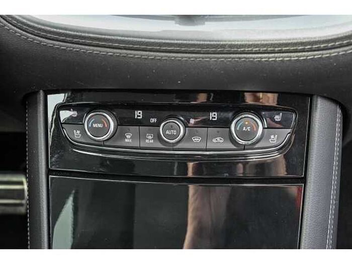 Opel Grandland ULTIMATE Plug-in-Hybrid4+NAVI+LEDER+ASS+WINTERRÄDER+STANDHEIZUNG