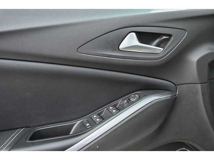 Opel Grandland ULTIMATE Plug-in-Hybrid4+NAVI+LEDER+ASS+WINTERRÄDER+STANDHEIZUNG