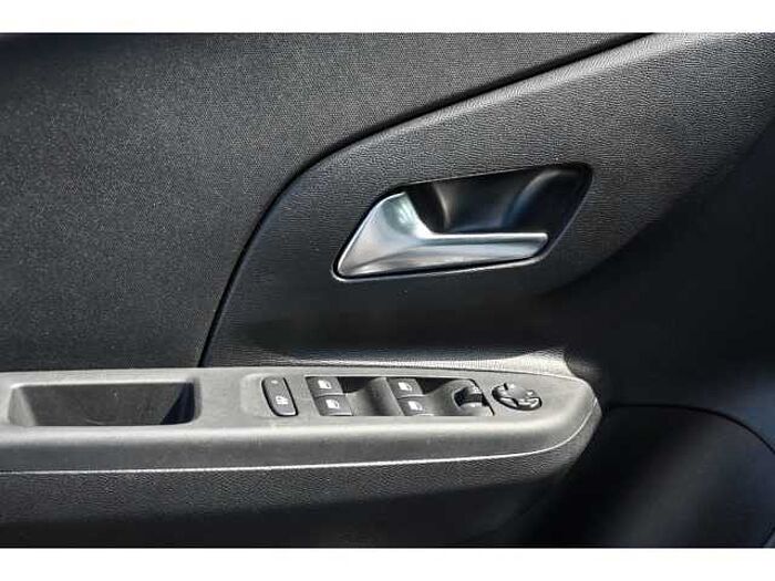 Opel Corsa EDITION 1.2 AT+SHZ+LRH+PDC+LED+4xFH+