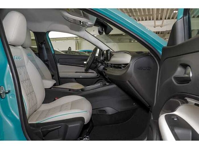 Fiat 600 Hybrid La Prima +LEDER+LED+SHZ+NAVI+R-KAM+eKLAPPE+