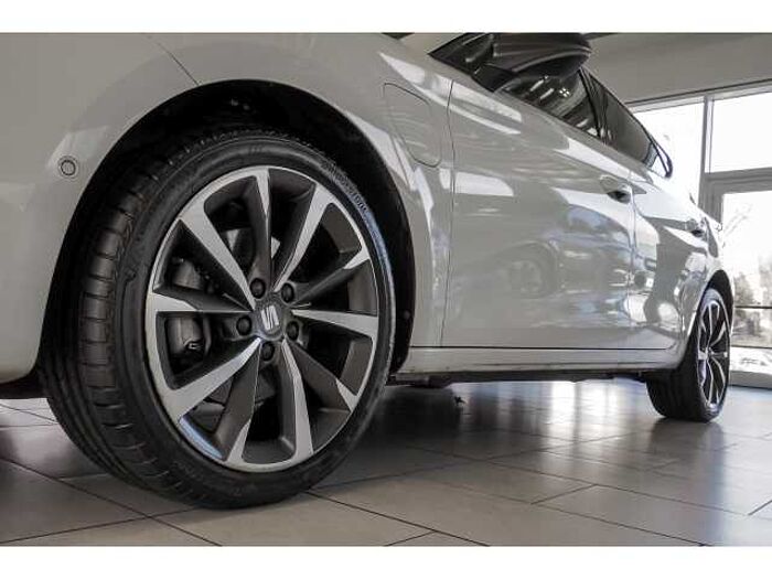 SEAT Leon FR 1.4 e-Hybrid DSG+NAVI+CARPL+R-KAM+S/LHzg+