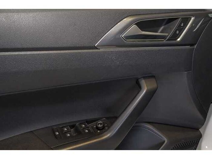 Volkswagen Polo VI Highline+NAVI+SHZ+PDC+KLIMAAUTO+CARPLAY+
