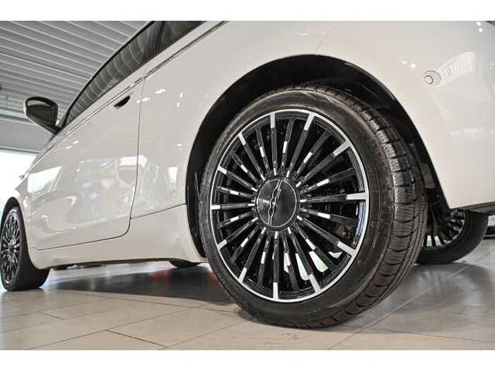 Fiat 500e La Prima 3+1+NAVI+CARPL+S Hzg+R-KAM+2xPDC+BLIND SPOT+