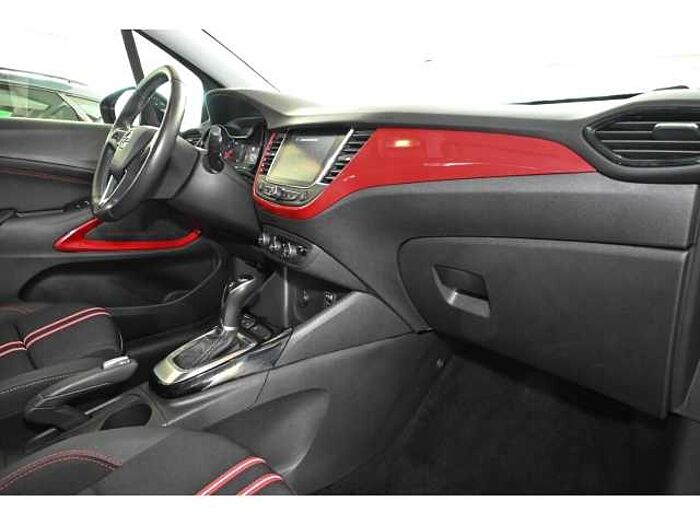 Opel Crossland GS LINE 1.2 AT+NAVI+GJR+R-KAM+LED+SHZ+