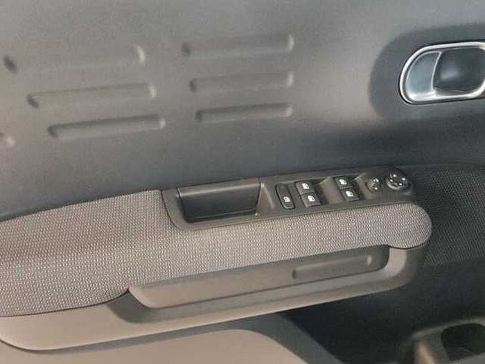 Citroen C3 Aircross Shine PT 110+NAVI+CARPLAY+ALLWETTER+R_KAM