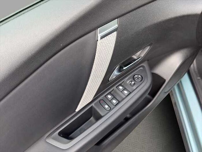 Citroen C4 PT130 S&S AT SHINE+HUD+NAVI+SHZ+R-KAM+2xPDC+