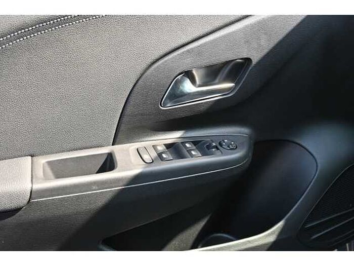 Opel Corsa GS HYBRID (110 PS) AT+SHZ+LRH+R-KAM+2xPDC+