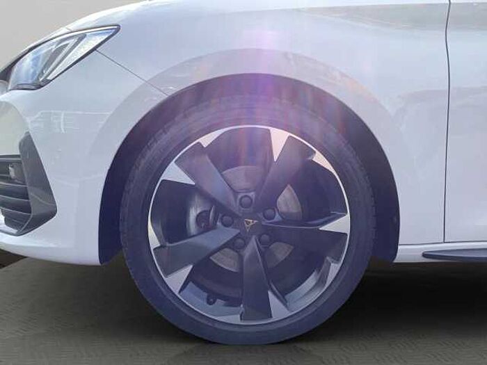 CUPRA Leon 1.5 eTSI DSG+KESSY+FULL-LINK+18''ALU+LRH+